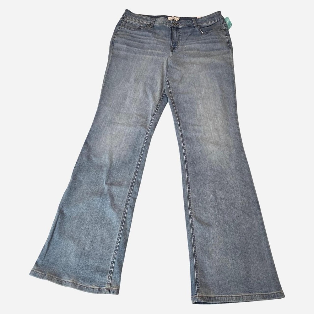 Maurices Classic 'light blue' Slim Boot Mid Rise jeans Women's size 18